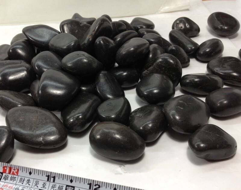 River stone black polished pebbles